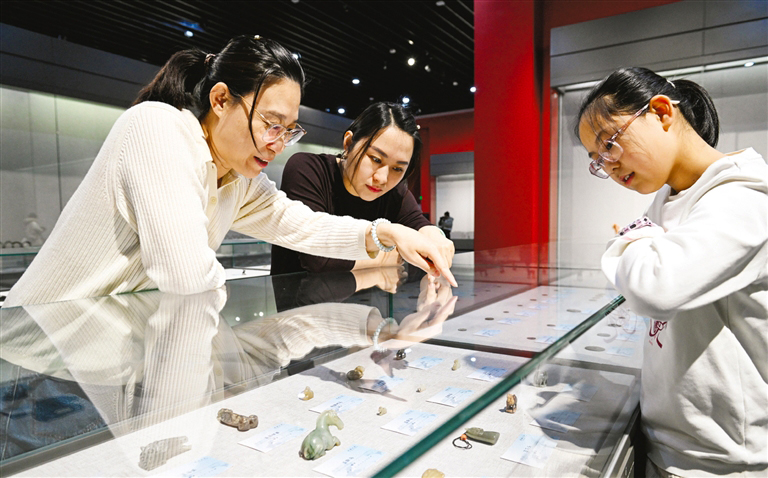 美术馆里过佳节 　