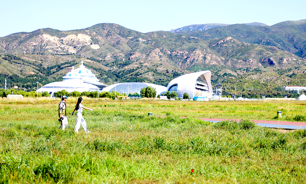 ​敕勒川草原秋色美