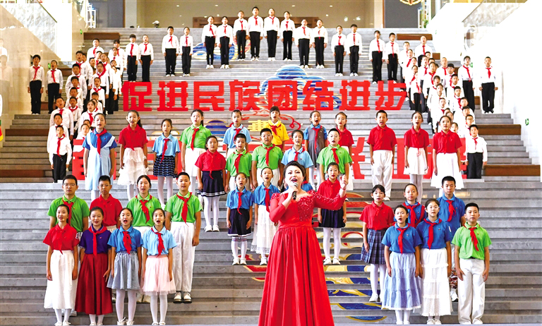 同唱团结歌